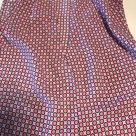 Pink sleeveless blouse very flattering - Picture 4 of 6